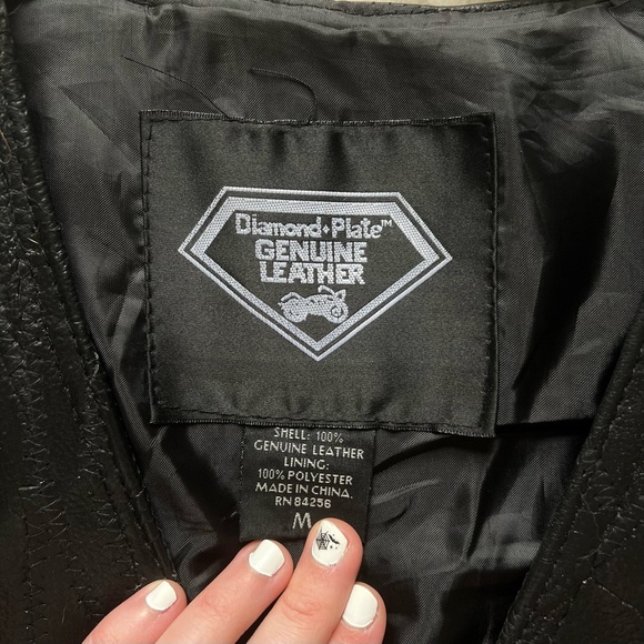 Diamond Plate Rock Design Genuine Leather Vest - Women's Motorcycle Jacket 🏍️ - Picture 8 of 9